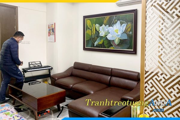 Hình ảnh Tranh sơn dầu hoa sen trắng treo tường phòng khách đẹp AmiA TSD 522